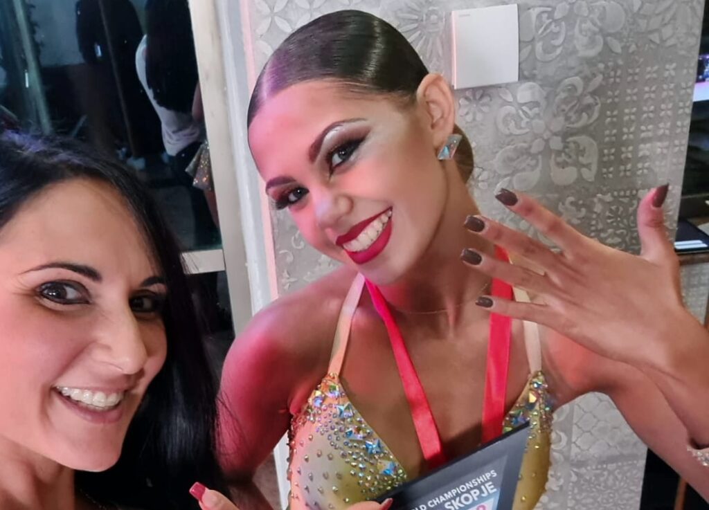 facetune_09-11-2023-19-54-30